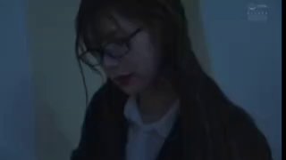 最少10发！！一边摇晃着巨乳一边一个劲地性交几发都可以中出的巨乳媚药沙龙性交 兰々
